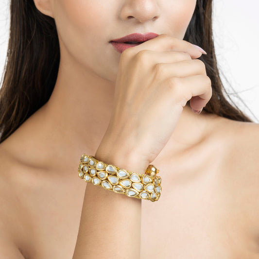 Kundan Jewelry for Holi-Inspired Charity Auctions: Exclusive and Valuable – A Guide by Danish Jewellers
