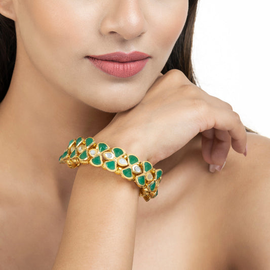 Kundan Jewelry for Holi-Inspired Travel Vlogs: Stylish and Adventurous – A Guide by Danish Jewellers