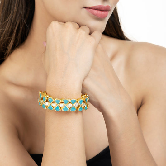 Celebrate the Season with Kundan Bracelets: A Fusion of Tradition and Glamour